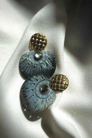 Boucles d’Oreilles en Nacre Gravée – Livia Tahiti