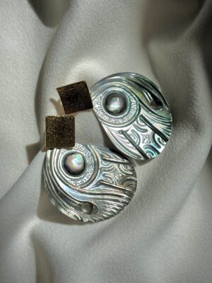 Boucles D'Oreilles en Nacre Gravée - Livia Tahiti