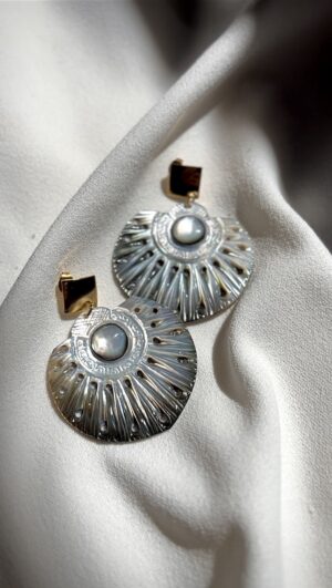 Boucles D'Oreilles en Nacre Gravée - Livia Tahiti